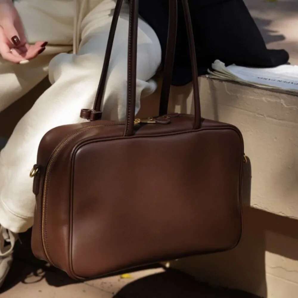 2025 New High-quality Large-capacity Handbag Casual Versatile Messenger Niche Leather Shoulder Small Square Bag Bowling Girl
