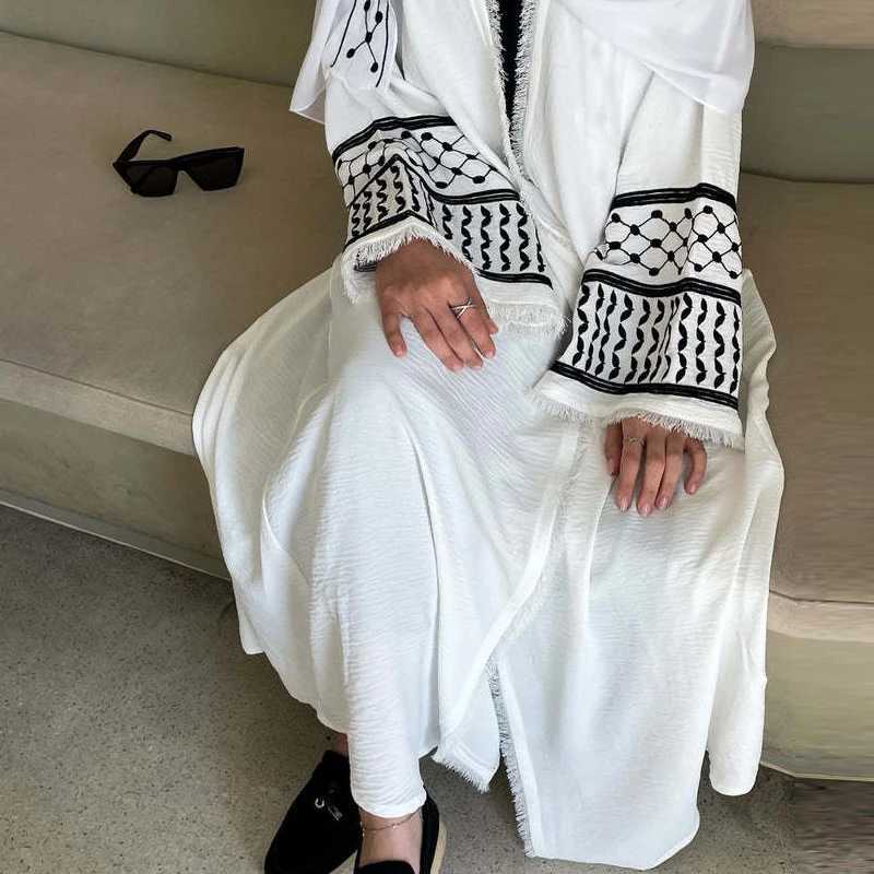 2024 Wrinkle Soft Crepe Embroidery Muslim Kefiyyeh Abaya Ramadan Tassel Dubai Abaya Women Muslim Dress Modest Islamic Clothing X250514