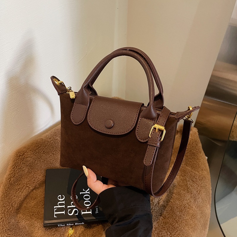 Frosted hand-held small square women, new fashion casual shoulder for autumn winter 2025, high-end and niche women's bag