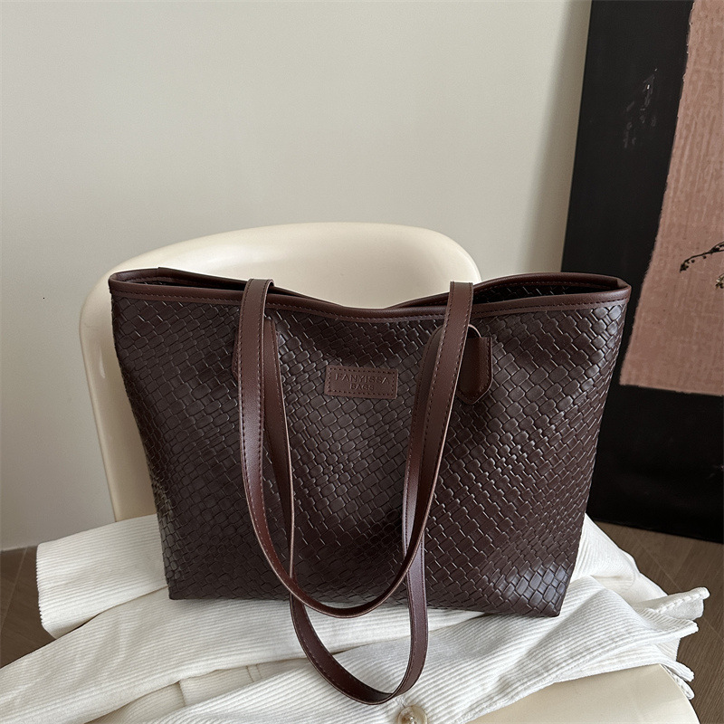 Korean Version Simple Large Capacity For Women 2025 Luxury Bag New New Free Delivery Designer Bag Handheld Commuting Tote Bag Summer Fashion Casual Sh