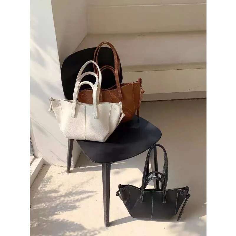 Handheld Tote With Large Capacity, Trendy Fashionable Women's Bag, Niche And High-End Single Shoulder Bag