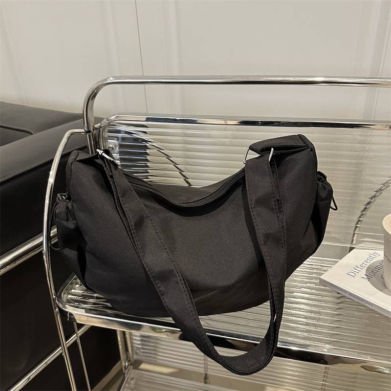 2025 New Free Delivery Designer Bag Nylon Cloth Women's Super Luxury Bag Soft Fabric New Versatile Shoulder Dumpling Large Capacity Simple Crossb