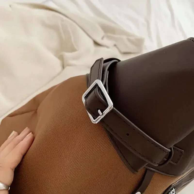 Retro Women's Large Capacity Tote Spacious Work Commuter Purse Vintage Shoulder Bag For Travel Daily Use