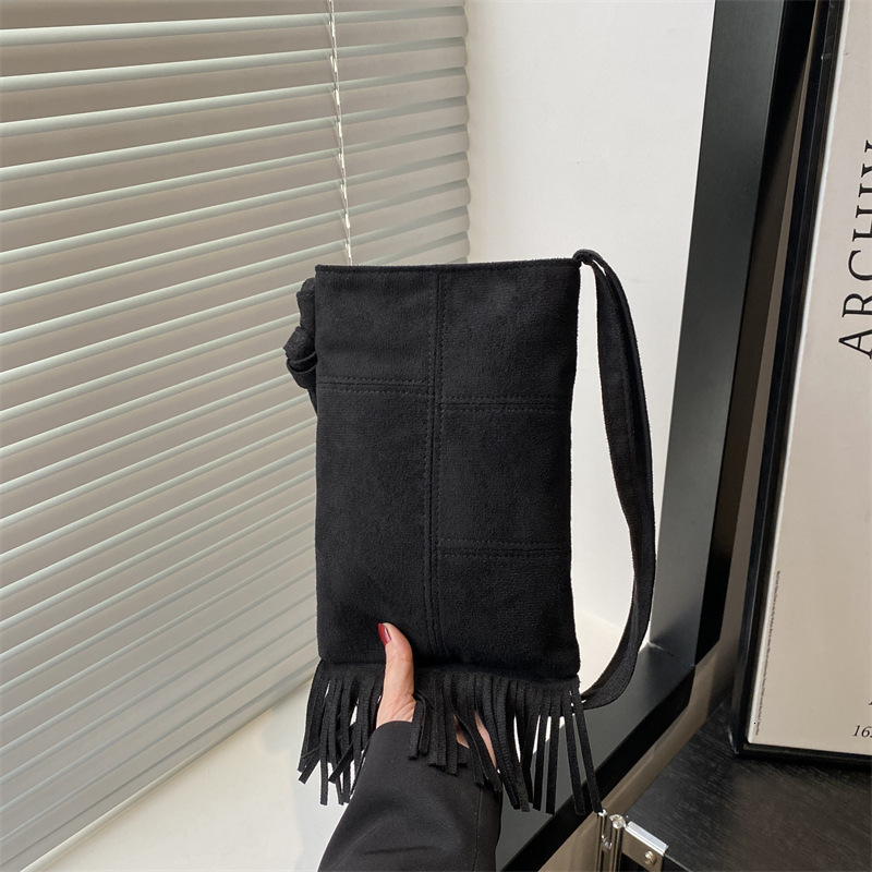 2025 Luxury Bag Suede Niche New Free Delivery Designer Bag Design New Women's Bohemian Style American Tassel Bag Frosted Crossbody