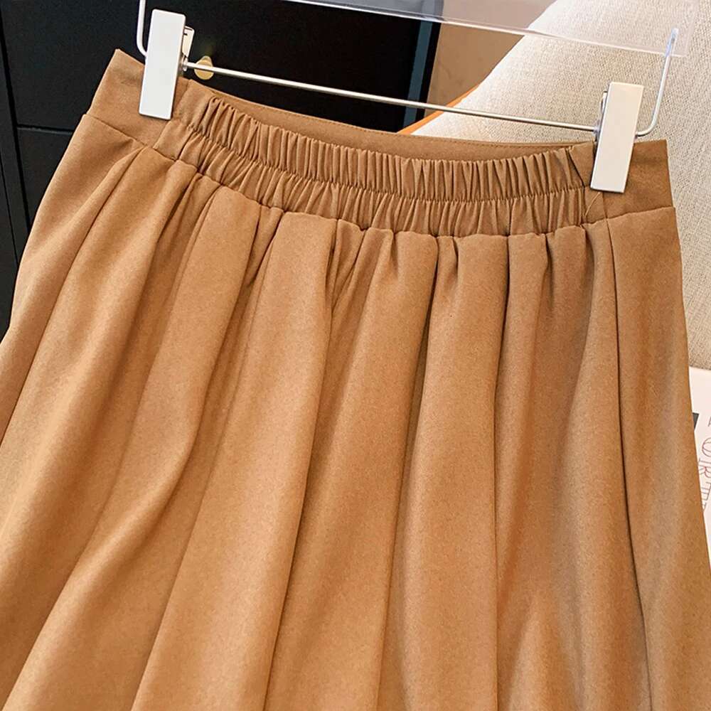 Plus-size women's spring and autumn leisure commute relaxed comfortable coffee color elastic waist simple pleated A-line skirt
