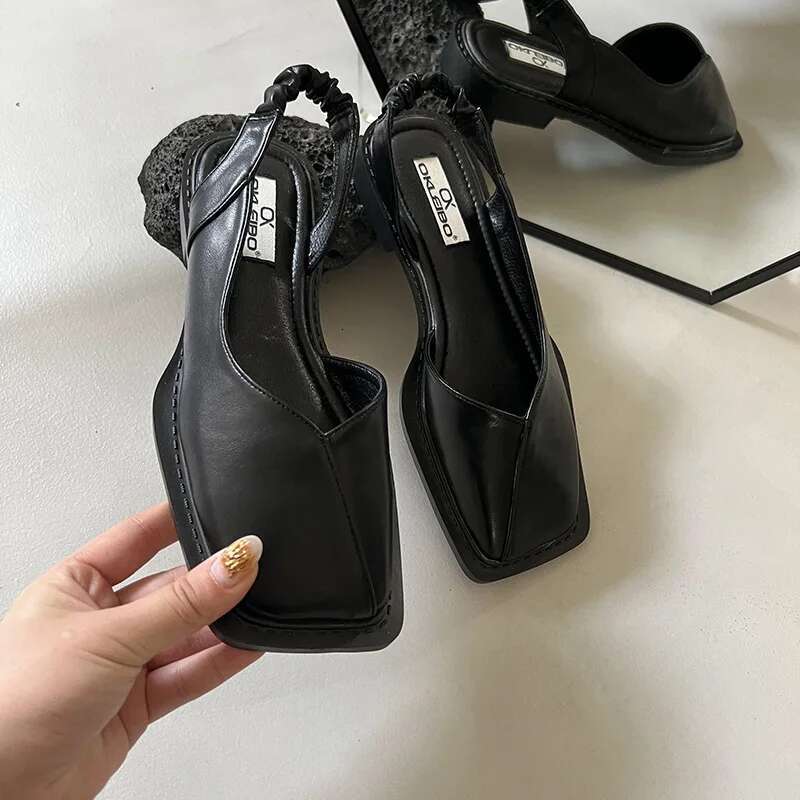 Leather cap sandals for women new flat bottomed square toe single shoes, retro exterior wear, anti slip beach slippers
