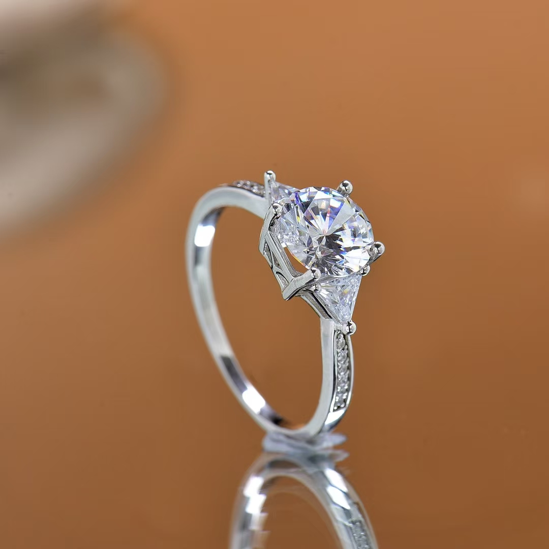 100% 925 Sterling Silver Ring Stylish and Luxurious with a Sense of Design 2-Carat Triangle Maze Ring for Valentine's Day Gift