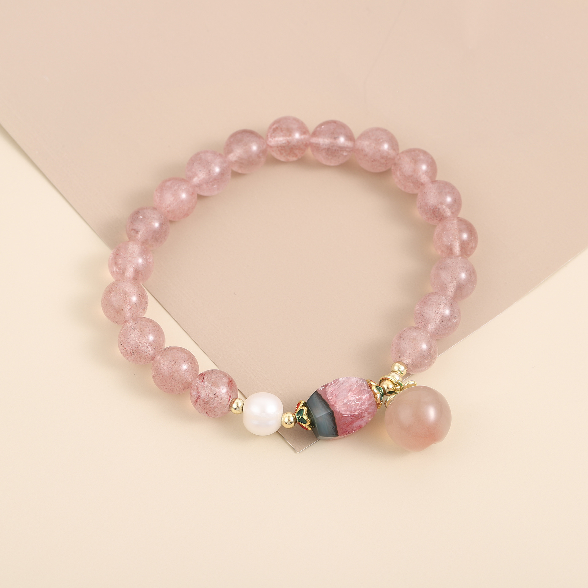 Korean version of fresh bead bracelet, cute and fashionable for girls, simple strawberry crystal best friend bracelet