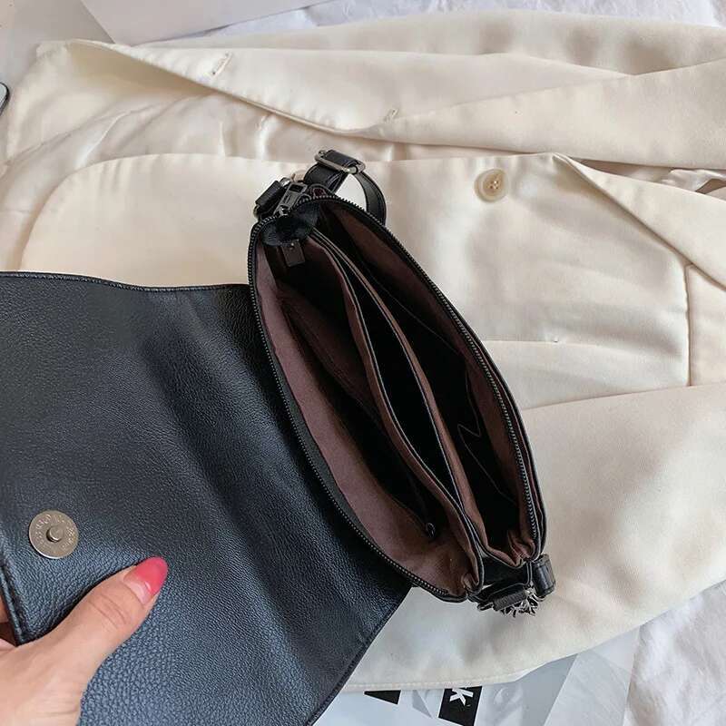 Vintage Skull Rivet Shoulder Women PU Leather Black Crossbody Designer Flap Messenger Bag New Fashion Lady Handbag Bolso