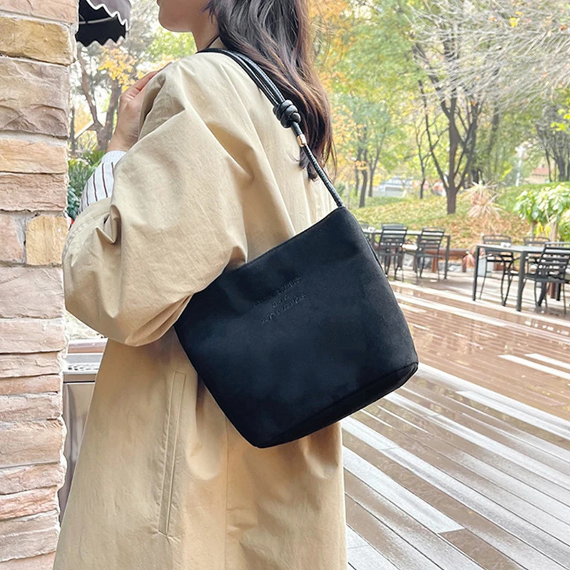 Stylish and Spacious Bucket Bag Shoulder Bags Underarm Handbag for Everyday Use Women Multicolor Retro Crossbody 250514