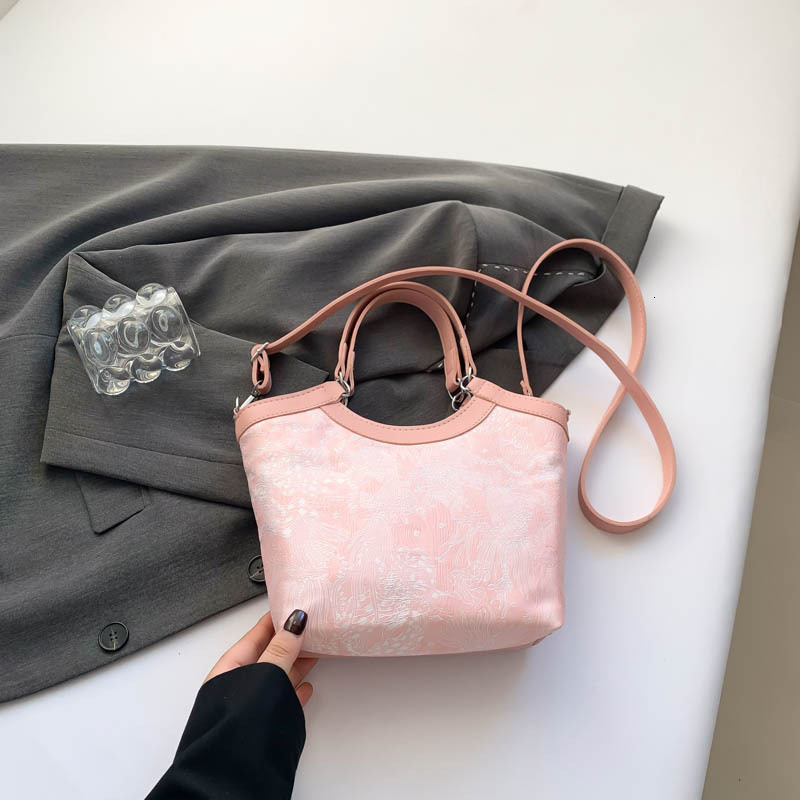 New New Free Delivery Luxury Bag Designer Bag Chinese Style Handbag For Women In The Spring Of Featuring Silk Embroidery And A Highend Single Shoulder
