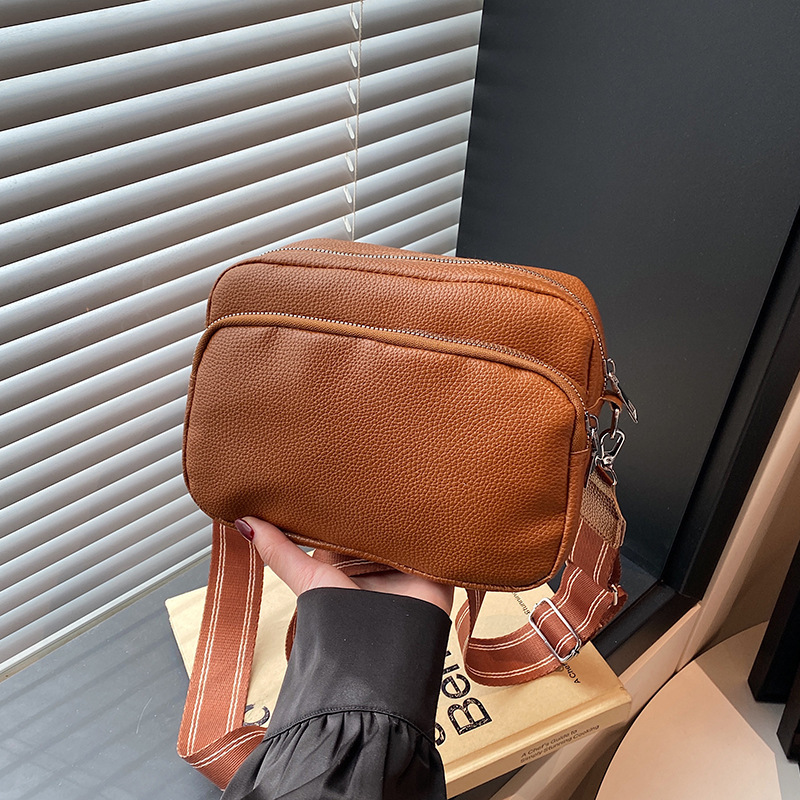 Super Popular Trend Niche Fashion Texture Wide Strap Large Capacity Women's Single New Free Delivery Luxury Bag Designer Bag Shoulder Crossbody S