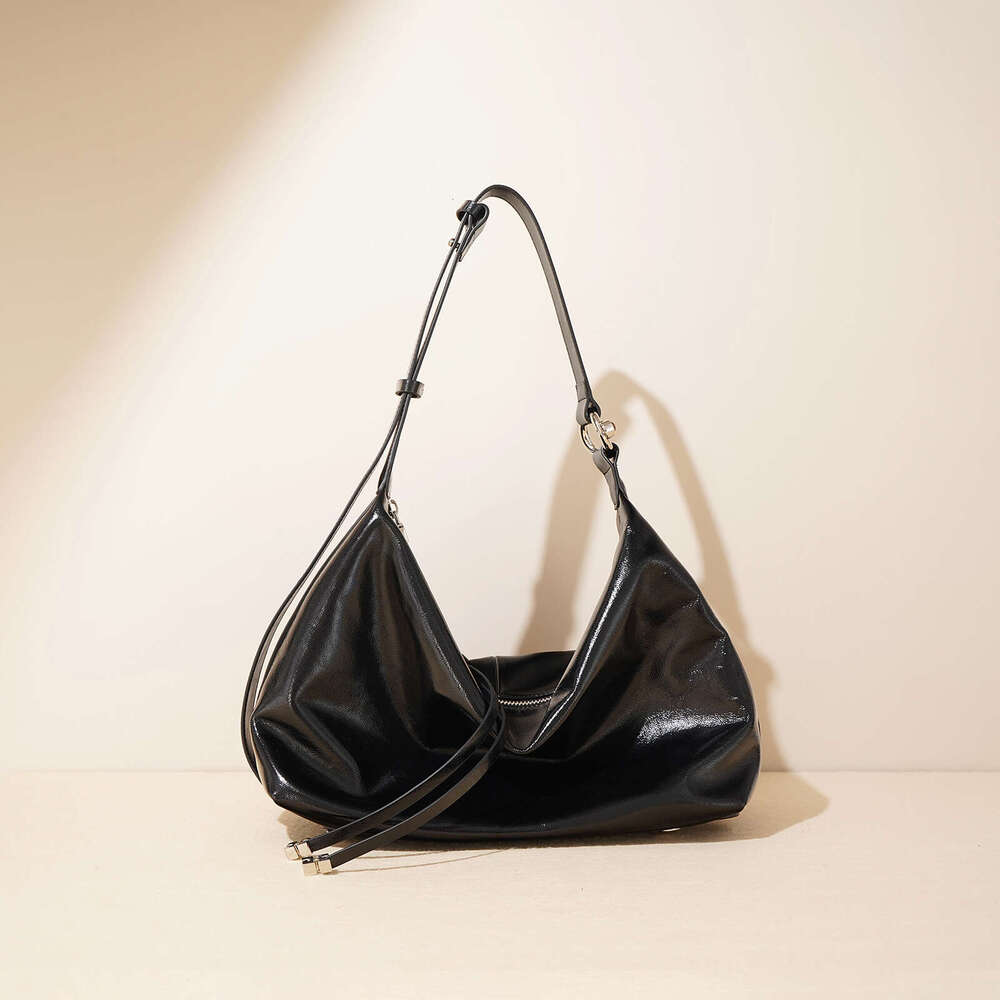 2025 New Oil Wax Leather Tote Bag Niche Design Trend Large Capacity High-End Feeling Single Shoulder Crossbody Bag For Women
