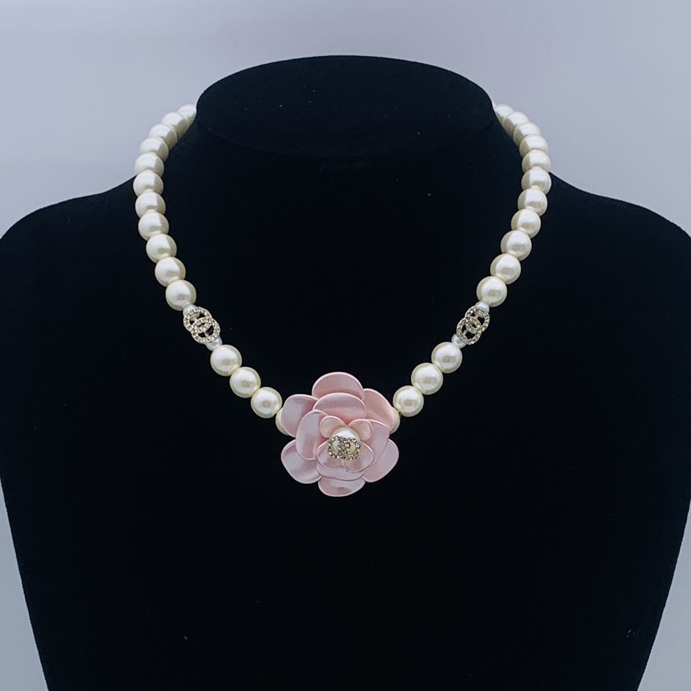 Exquisite Necklace with Pearl and Flower Design Crystal Letter Women's for Special Occasions and Parties Elegant and Stylish Jewelry Copper Material Never Fading