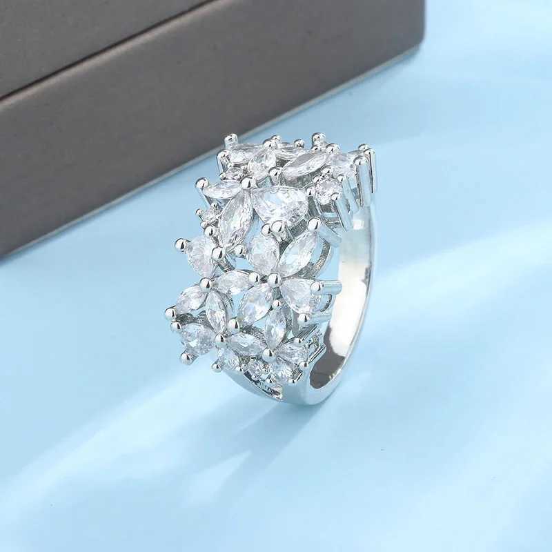 925 Silver Petal Rotating Ladies Ring Natural Zircon Rose Gold Ladies Wedding Bridal Luxury Fashion Jewelry Rings for WomenXJ250514