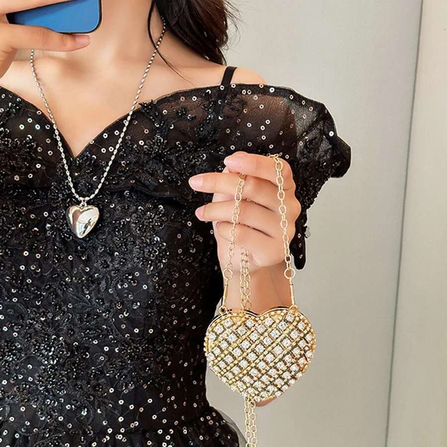 Dia Banquet Full for Women Fashion Heart shaped Mini Shoulder Bag Designer Accessory Mouth Red Envelope