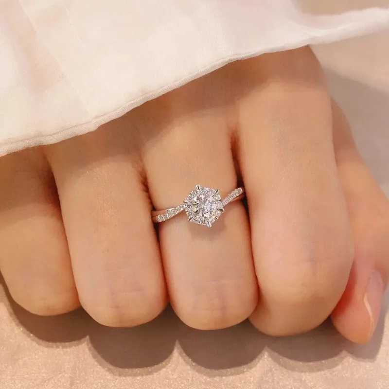 925 Sterling Silver Wedding Trend Women Rings Brilliant Cubic Zirconia Temperament Elegant La Rings Engagement Band JewelryXJ250514