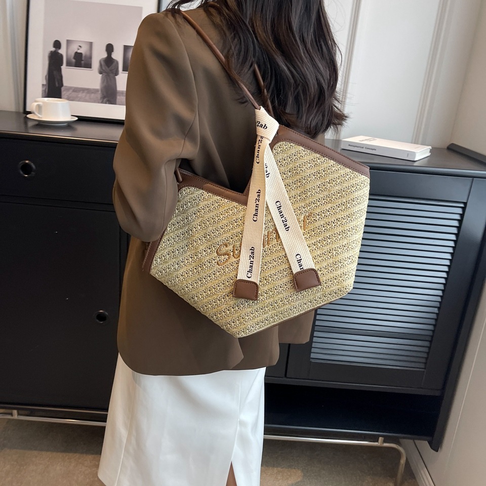 Summer large capacity 2025 new grass women's niche design shoulder versatile woven tote bag