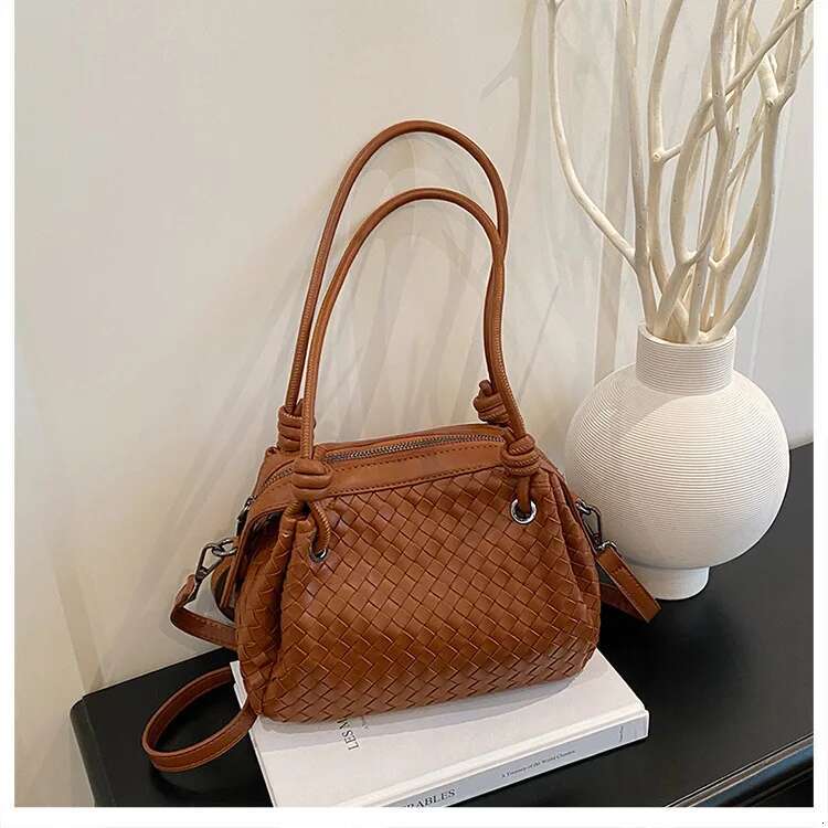 2025 Woven Single-Shoulder Simple And Versatile, Hand-Held Crossbody Bag, Large-Capacity, High-Quality Women's Bag