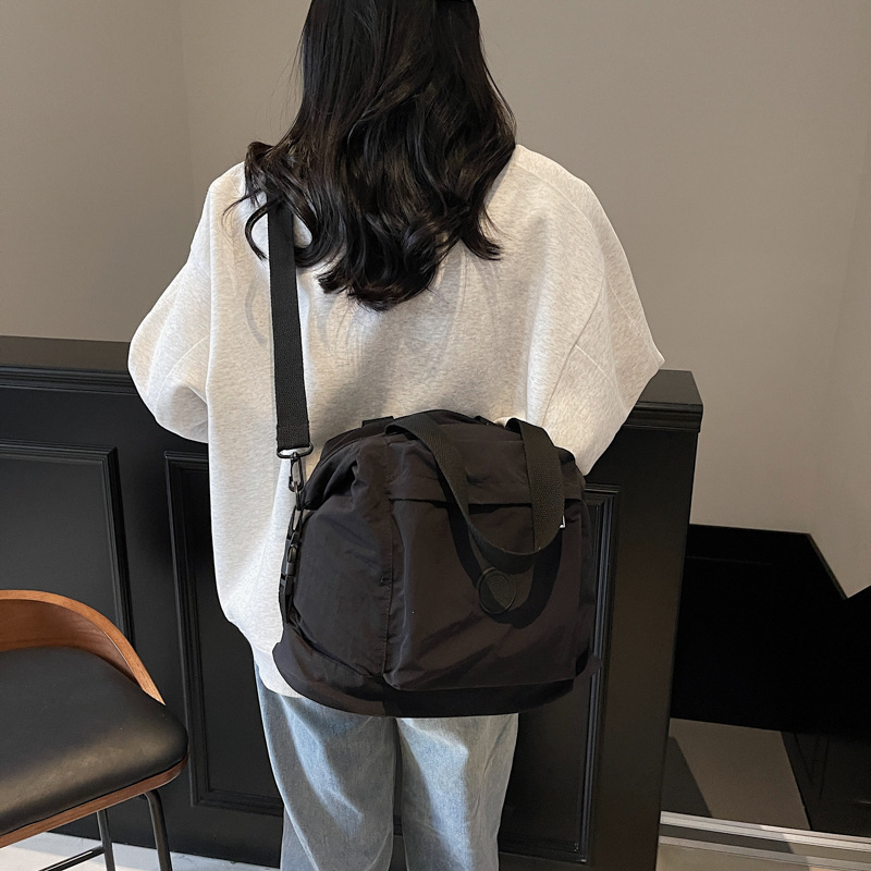 Hot selling women's 2025 new universal high-end atmospheric large capacity shoulder bag, crossbody bag