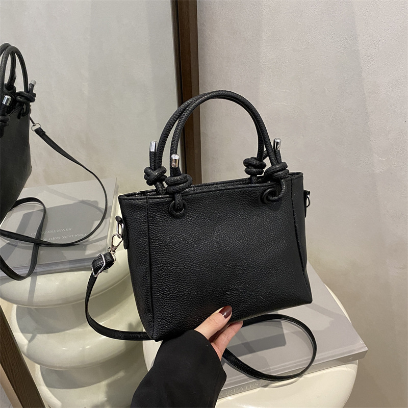 Fashion Niche Commuting Handheld Small Spring/summer 2025 New Free Delivery Designer Bag Luxury Bag New Style Simple Bucket For Women Single Shoulder 