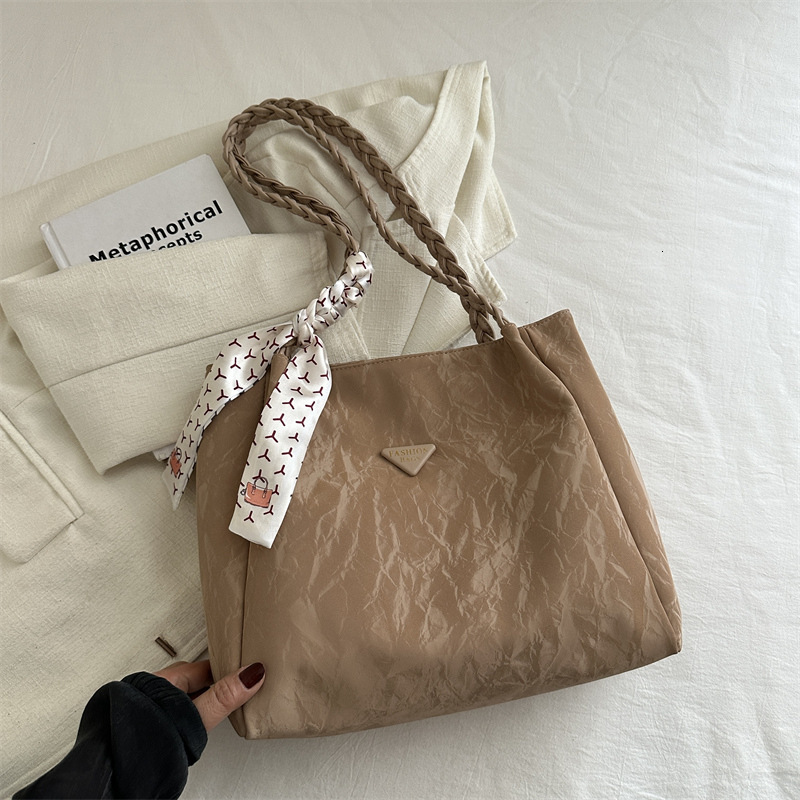 Free Delivery Designer Bag Hand Women's 2025 Korean Edition Simple Texture Solid Color Fashion Trend Silk Scarf Versatile Single Shoulder Tote Ba