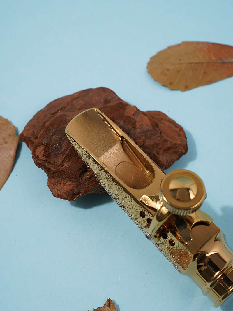 Vintage pure copper saxophone head alto head engraved with the beauty of the art of playing