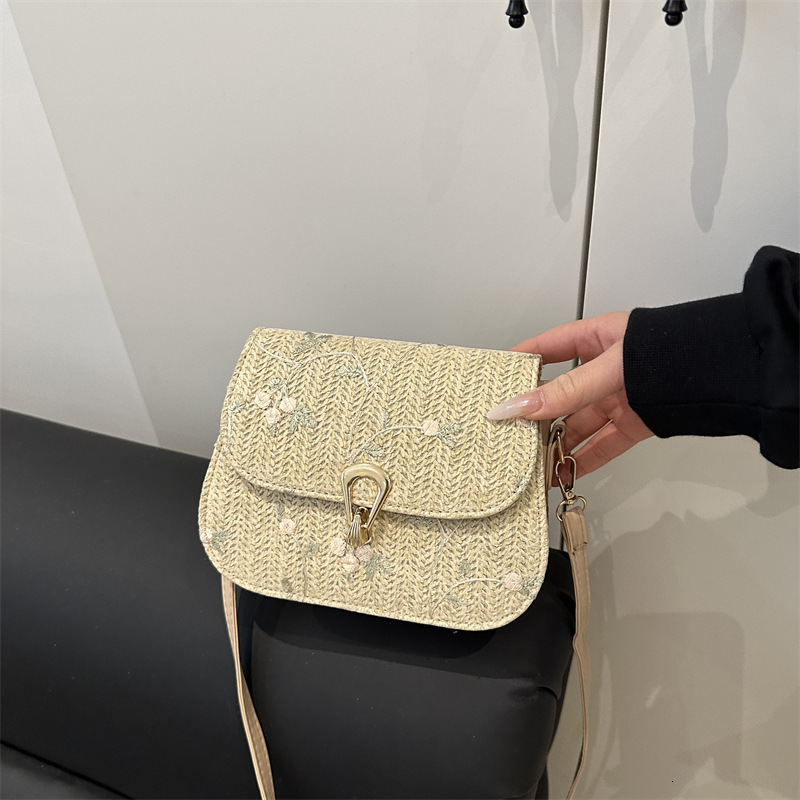 Straw For Women 2025 New Trendy Spring And Summer Fashion Lace Flower Woven Saddle Casual Westernstyle New Free Delivery Luxury Bag Designer Bag Shoul
