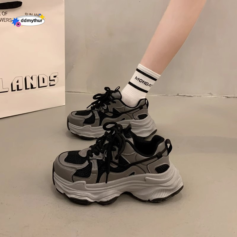 Sponge cake thick soled dad for women in spring autumn, small and tall, height increasing 2025 new silver versatile casual sports shoes ddmythur