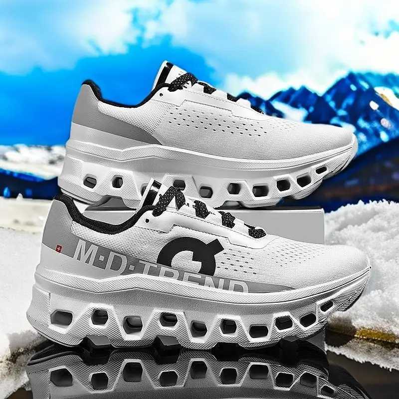 New outdoor sports shoes for men and women casual fashion Breathable running shoes Breathable couple shoes M250520