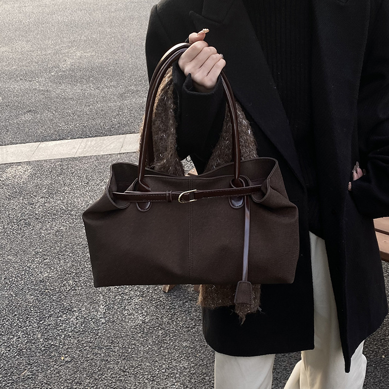 Matte large capacity for women 2025 new autumn and winter commuting single shoulder armpit bag, hand-held tote bag