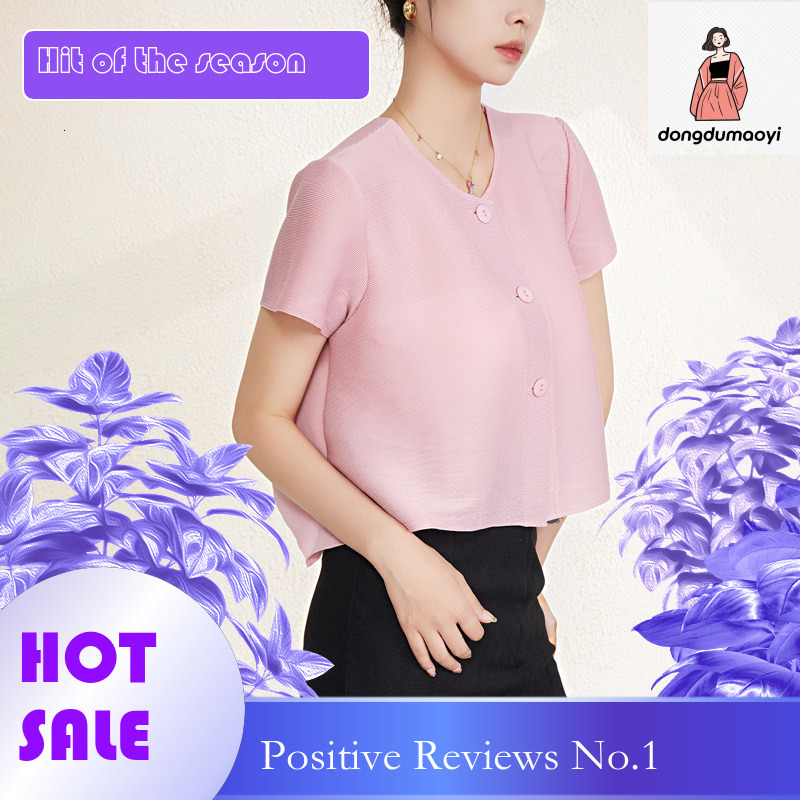 dongdumaoyi Button niche chiffon shirt, 2023 summer new round neck short sleeved top, pleated design, stylish