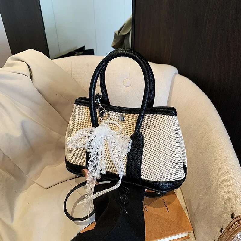 Designer Women's Shoulder Bag Vintage Leather Crossbody Purse Elegant Ladies Handbag with Detachable Chain