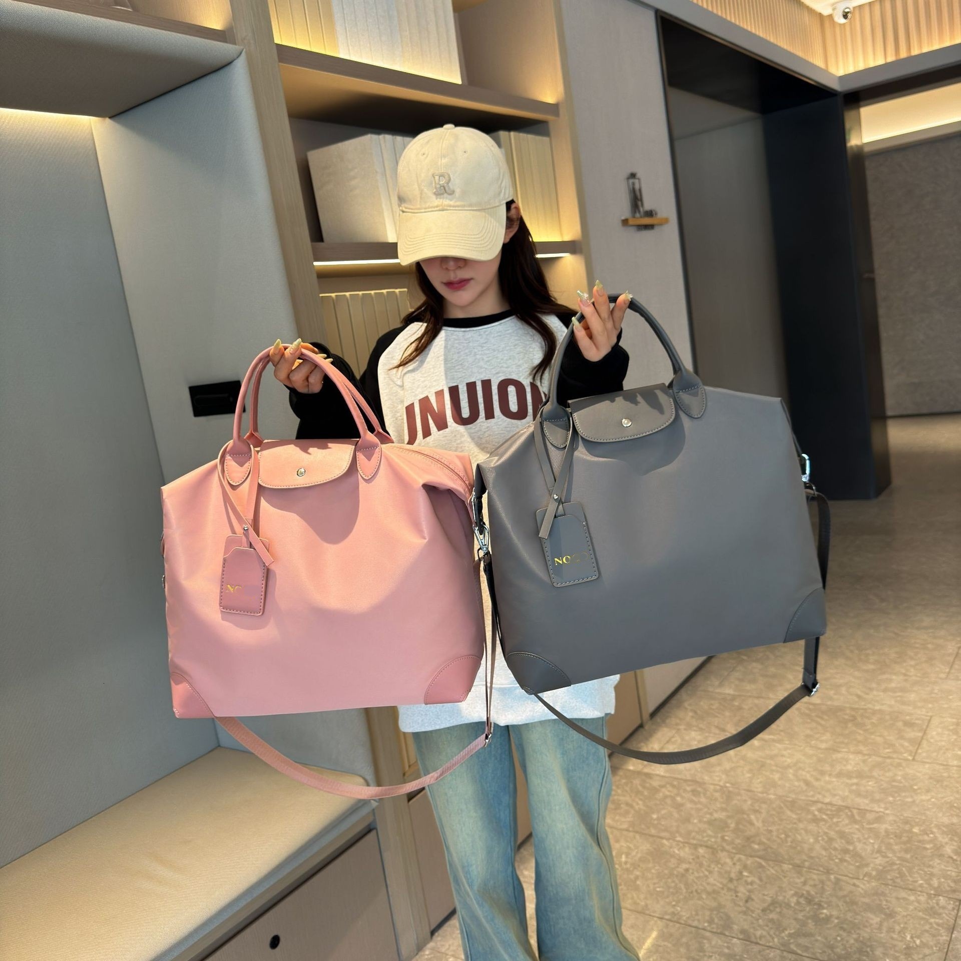 Free shipping 2025 new designer bag Top quality Brand High Quality New Style Delivery Designer Bag high-capacity portable lightweight waterproof, spor