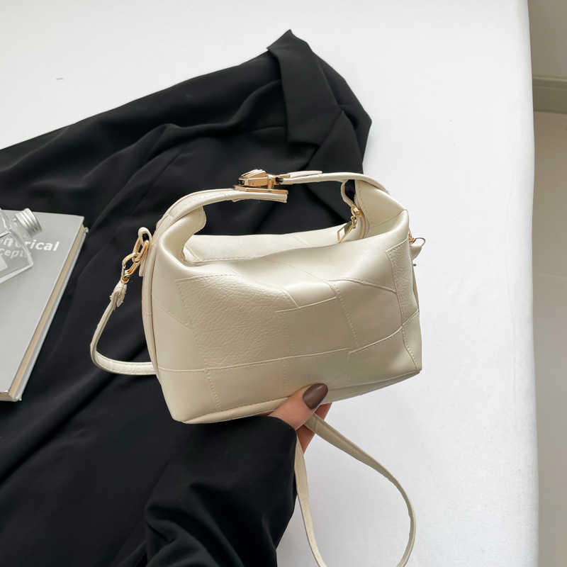 2025 Leisure Bucket Fashionable And Personalized New Free Delivery Designer Bag Trend Large Capacity Underarm Summer Simple Luxury Bag Crossbody Bag