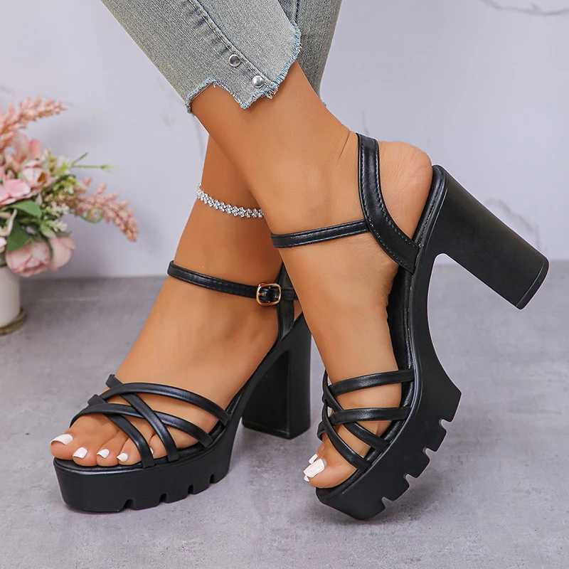 Womens Ankle Buckle High-Heeled Sandals New Style Cross Strap Platform Sandal Female 2025 Outdoor Thick Heel Sandals Women W250514