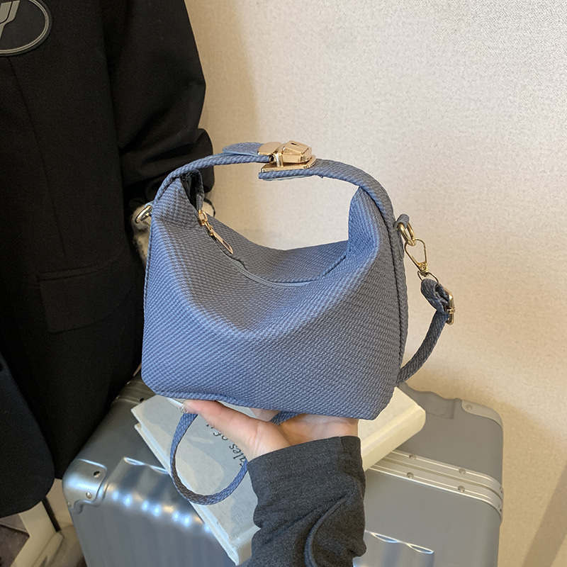 Niche Design Casual Pillow Bag 2025 New Free Delivery Designer Bag Luxury Bag Spring/summer New Collection Simple And Fashionable Handheld Personalize
