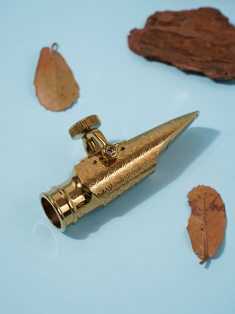 Vintage pure copper saxophone head alto head engraved with the beauty of the art of playing