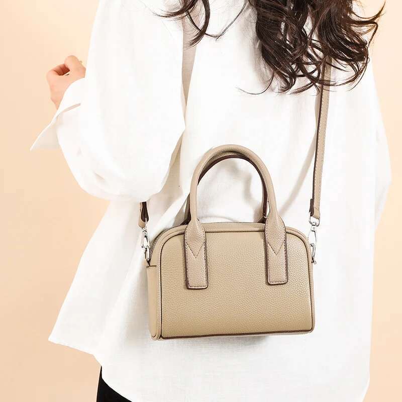 Leather Boston Pillow Women's 2025 New Soft Cowhide Premium Commuter Casual Handheld Messenger Bag