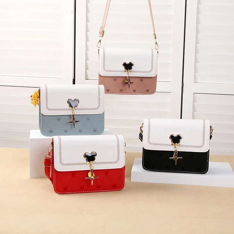 One New Women's Shoulder Square Trendy and Versatile Small Girl Heart Gift Crossbody Bag