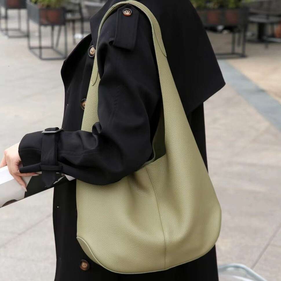 Head Layer Cowhide Tote New Large Capacity Shoulder Autumn And Winter Leather Bag, Women's Versatile Commuting Armpit Bag