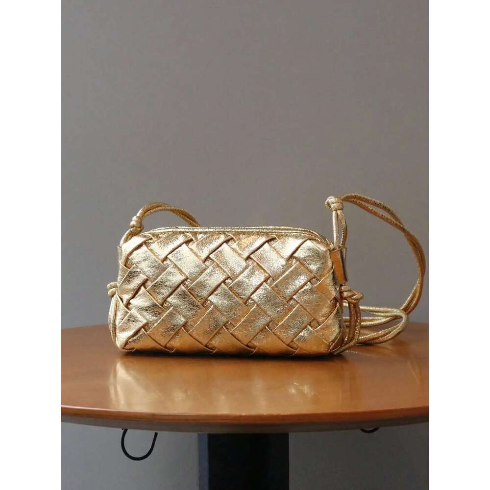 new handbag fashion trend burst crack gold woven emed slung Joker mini mobile phone bag shoulder str