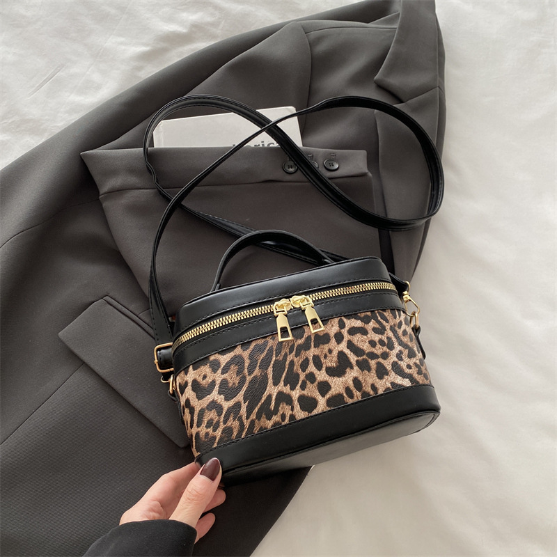 Leopard Print Bucket 2025 Spring/summer New Korean Version Personalized Single Shoulder Crossbody Contrasting Color Luxury Bag New Free Delivery Desig