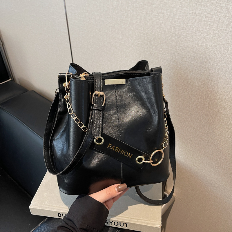 Free Delivery Designer Bag Women's 2025 New Crossbody Bucket Feeling Versatile Shoulder This Year's Popular Commuting For Women Luxury Bag