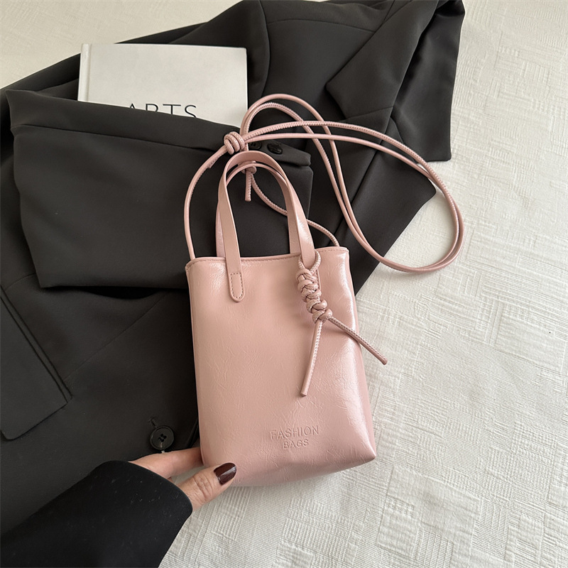 Free Delivery Designer Bag Small Holding Mobile Phone Fashionable And Versatile For Women Silver High End Feeling 2025 New Summer Handheld Shoulder Cr