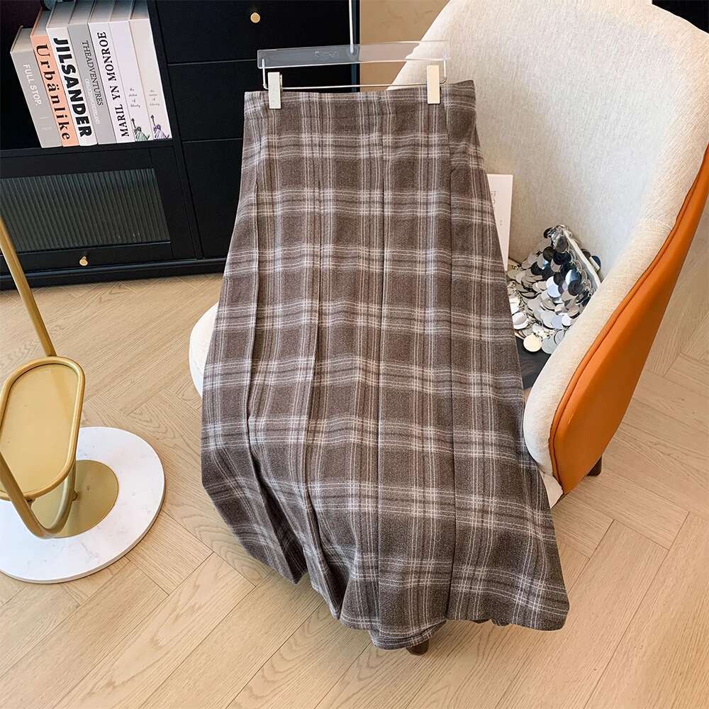 Plus-size Women's Fall/Winter Casual Commuting loose and comfortable coffee checked elastic waist lined A-line skirt large