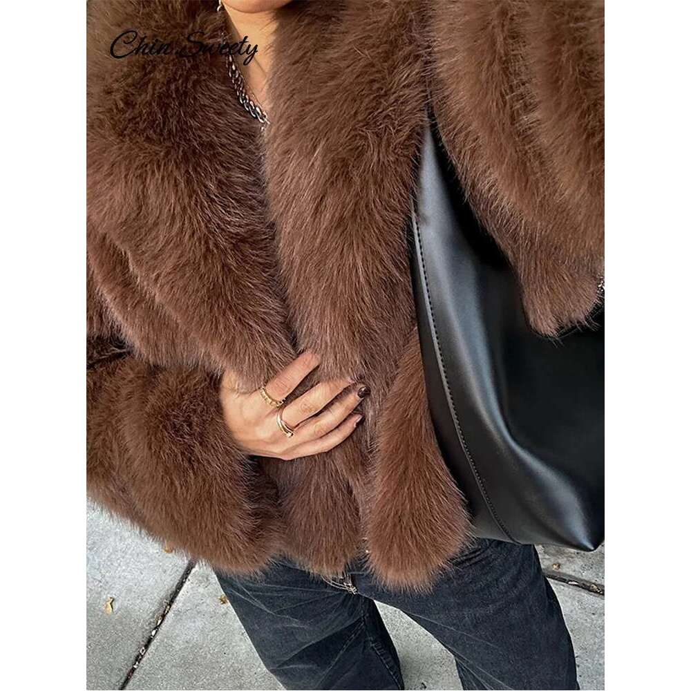 Brown Lapel Faux Fur Short Coat Women Fluffy Long Sleeve Warm Thick Loose Jacket 2024 Autumn Winter Lady High Street Outwear Designer Designer