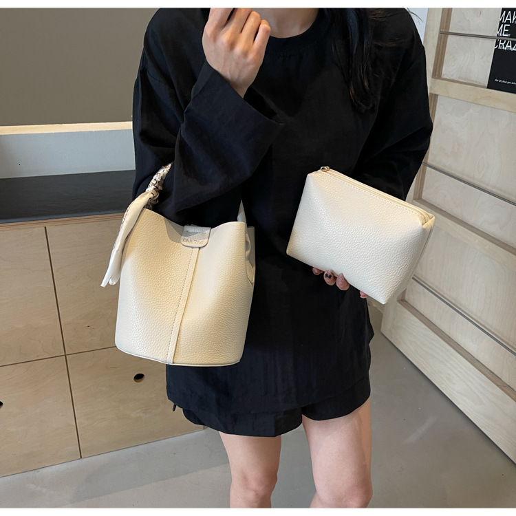 New Soft Leather Minimalist Designer Bag, Women's Shoulder Bag, Lychee Patterned Bucket Baozi Mother Bag, 2025 Fashionable Large Capacity Crossbo