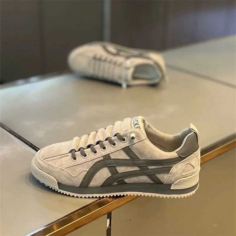 2025 New Mens Sports Shoes Outdoor Non-slip Pair Running Shoes Casual Fashion Comfortable Walking Shoes Casual Shoes M250514