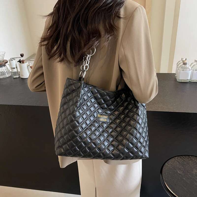 22025 New Bag, Popular Large Capacity Women's Winter High Quality Designer Quilted Design Shoulder Commuting Shopping Handbag, Diamond Grid Premi